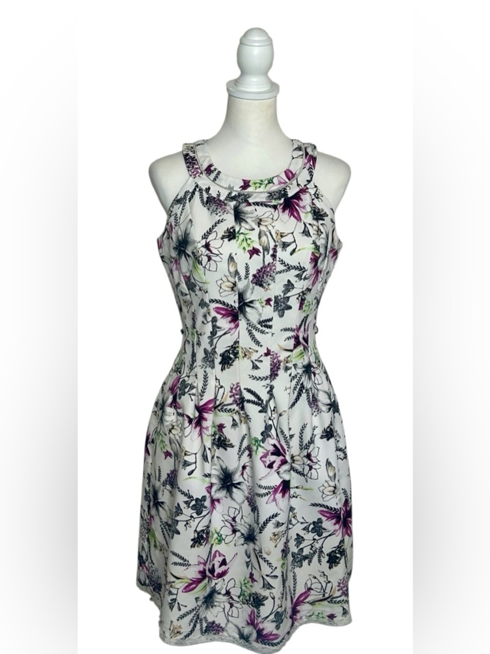 White House Black Market Floral Fit-and-Flare EUC Tulip Dress Sz 8 Garden Party
